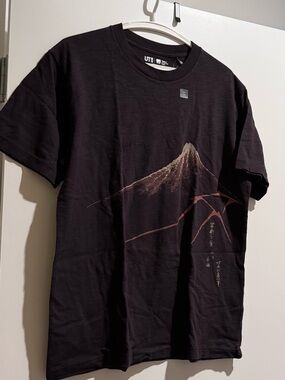 New UNIQLO Men's T-shirt Size M Mount Fuji Boston Museum Fine Art Color Brown